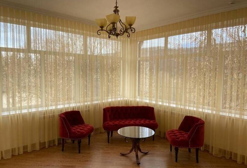 בית מלון כפרי Korona