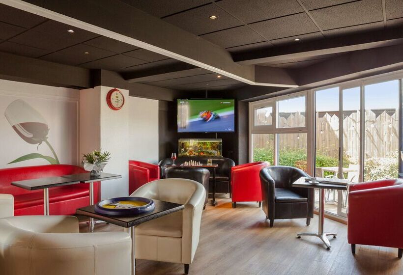 בית מלון כפרי Kyriad Direct Rennes Ouest