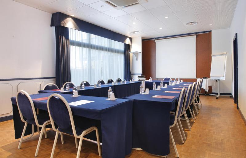 ホテル Kyriad Direct Rennes Ouest