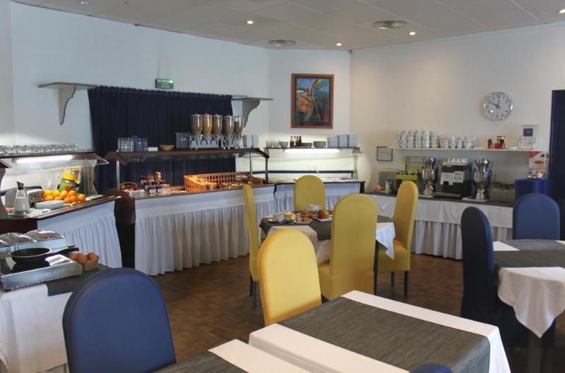 ホテル Kyriad Direct Rennes Ouest