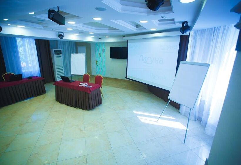 هتل Laguna Lipetsk