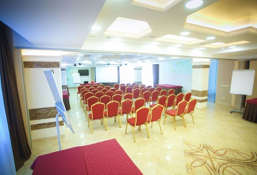 هتل Laguna Lipetsk