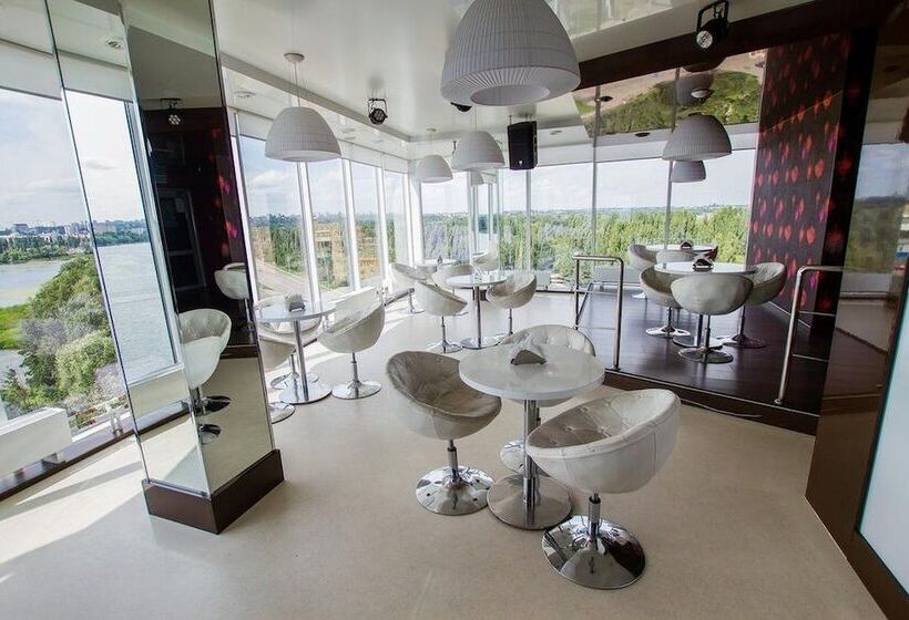 هتل Laguna Lipetsk