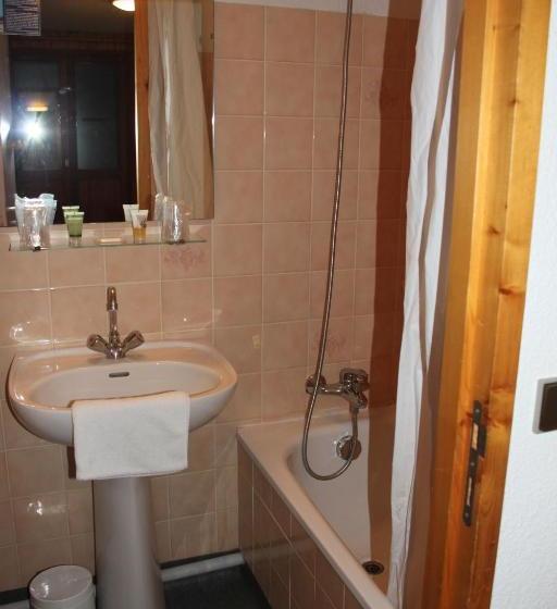 فندق L'Aigle Rouge