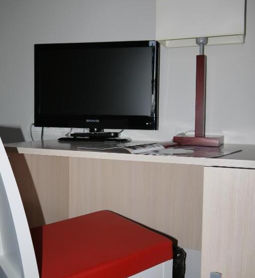 هتل Optima Pochayiv