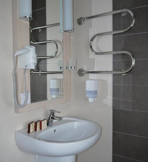 هتل Optima Pochayiv