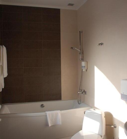 هتل Optima Pochayiv