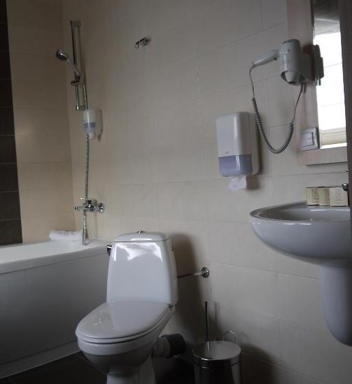 هتل Optima Pochayiv