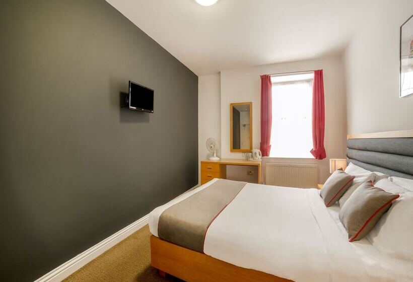 בית מלון כפרי OYO London Luton