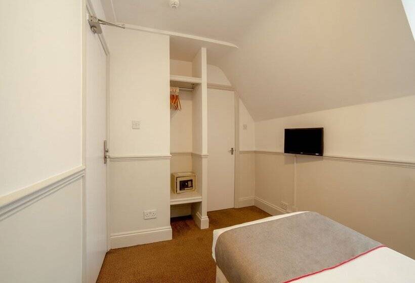 בית מלון כפרי OYO London Luton