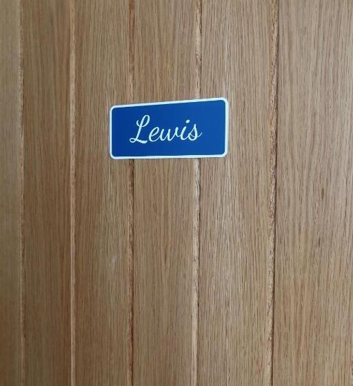 בית מלון כפרי Pink House Skye