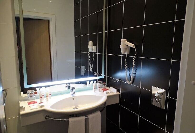 Ramada Hotel & Suites By Wyndham Alabuga