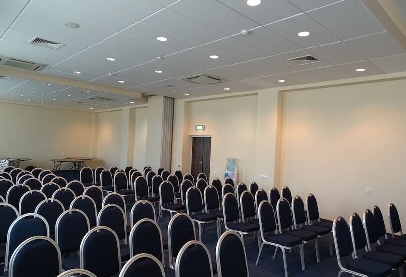 Ramada Hotel & Suites By Wyndham Alabuga