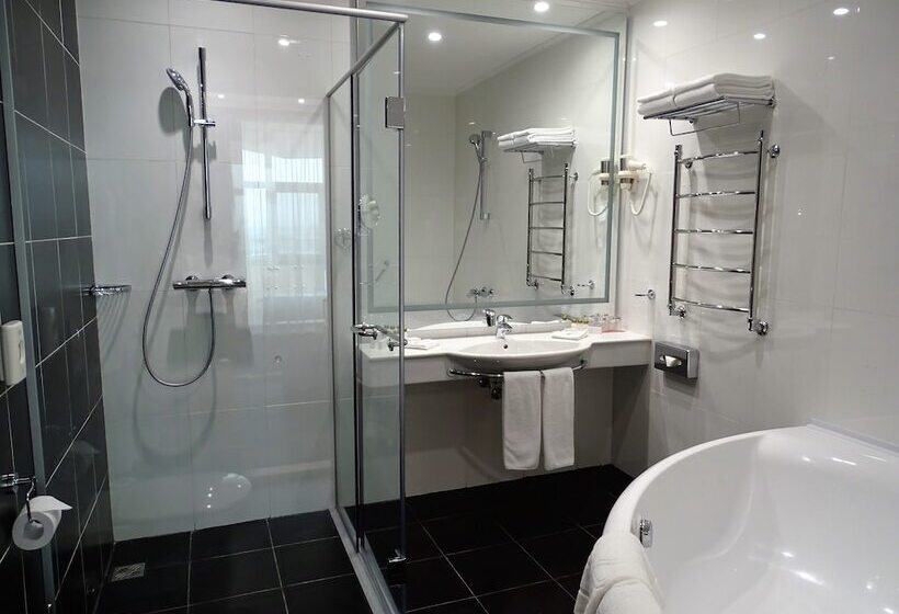 Ramada Hotel & Suites By Wyndham Alabuga