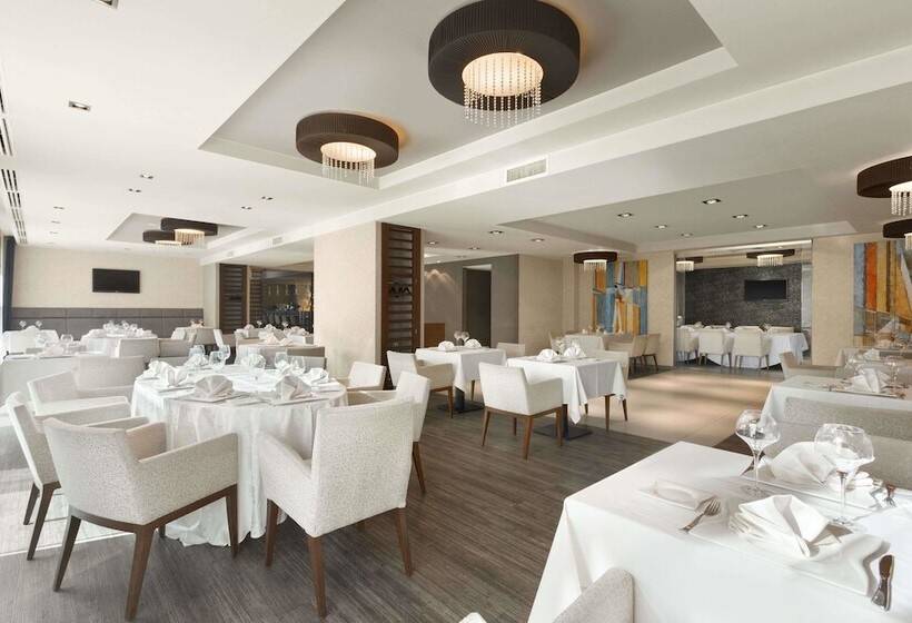 Отель Ramada By Wyndham Pitesti