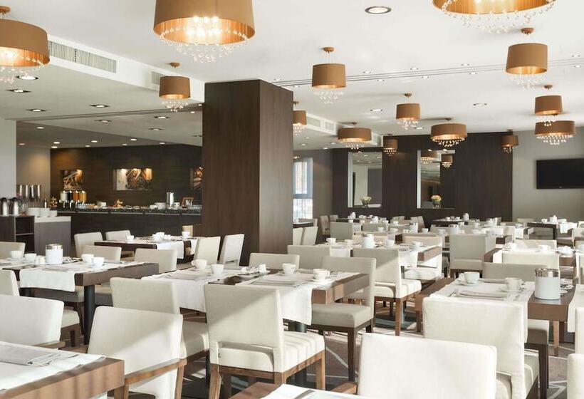 Отель Ramada By Wyndham Pitesti