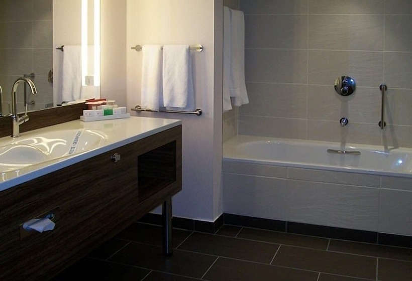 Отель Ramada By Wyndham Pitesti