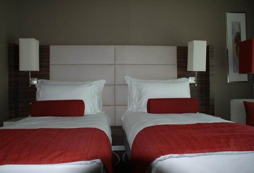 Отель Ramada By Wyndham Pitesti