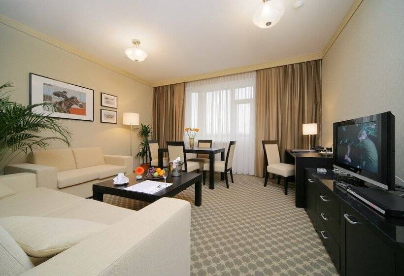 Business Hotel Senator