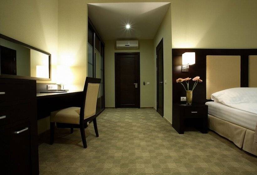 Business Hotel Senator