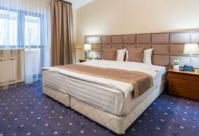 هتل Sosnovy Bor Park