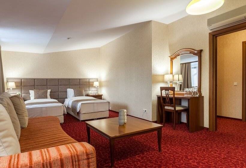 هتل Sosnovy Bor Park