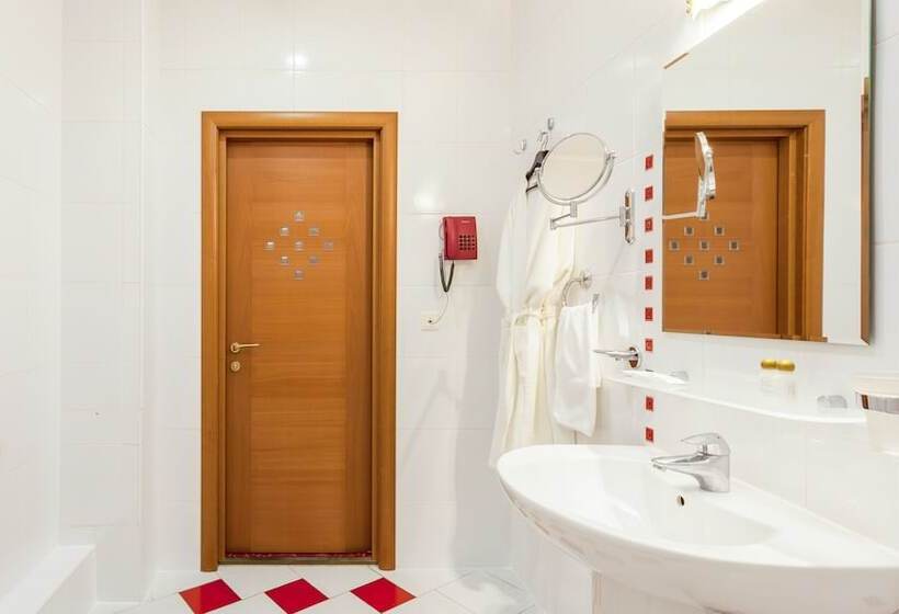 هتل Sosnovy Bor Park