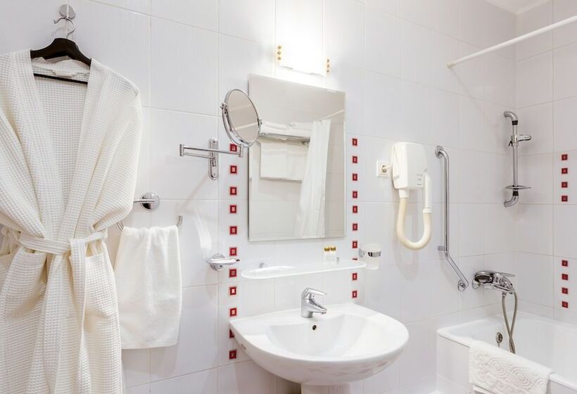 هتل Sosnovy Bor Park