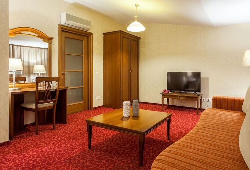 هتل Sosnovy Bor Park