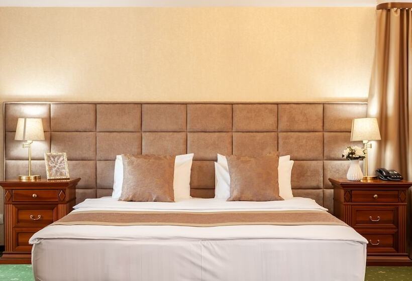 هتل Sosnovy Bor Park