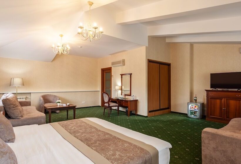 هتل Sosnovy Bor Park