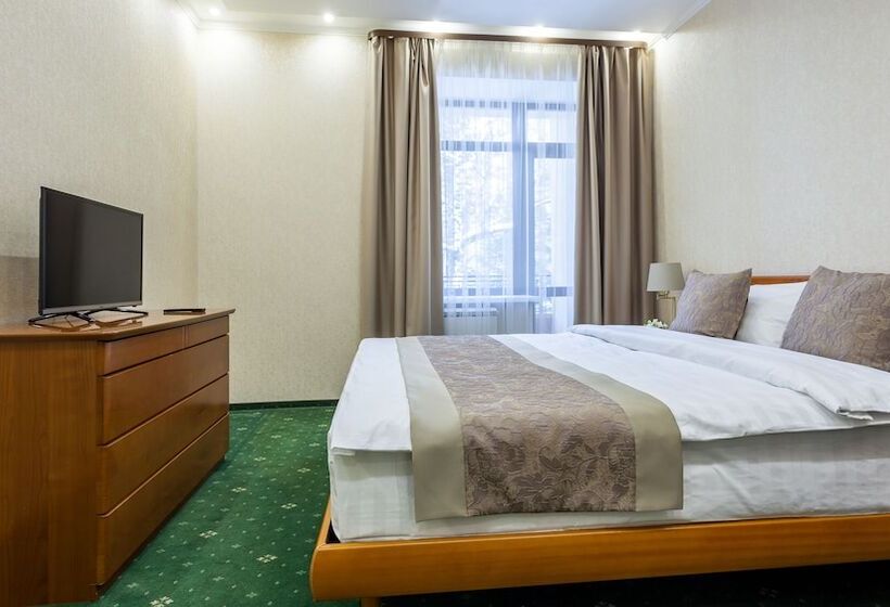 هتل Sosnovy Bor Park