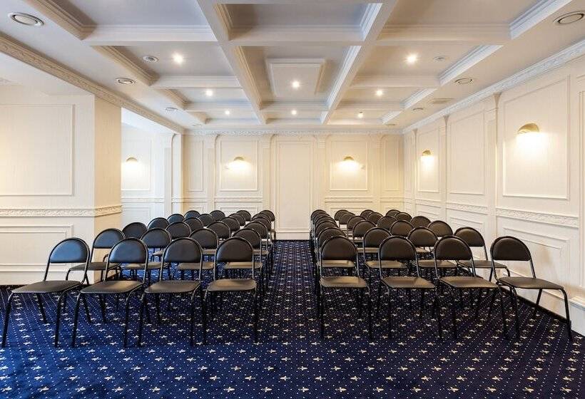 هتل Sosnovy Bor Park