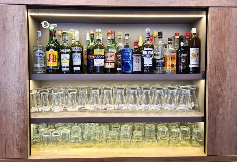 فندق The Originals City, Hôtel Marseille Aéroport