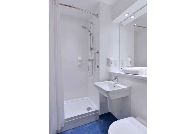 Отель Travelodge Luton