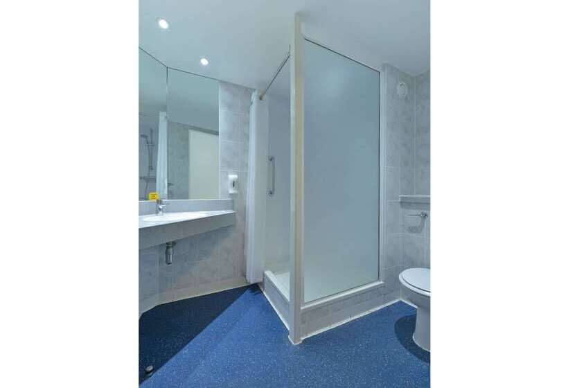 Отель Travelodge Stoke-on-Trent Trentham