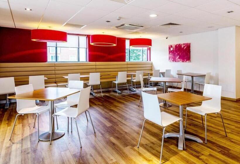 호텔 Travelodge Stratford Upon Avon