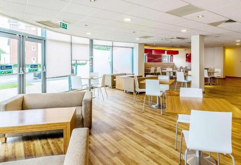 호텔 Travelodge Stratford Upon Avon