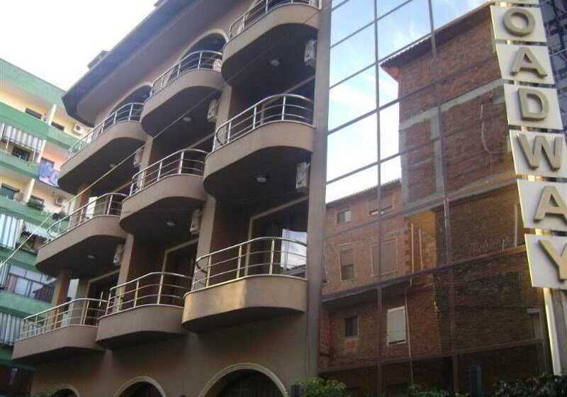 בית מלון כפרי Vh Broadway Tirana