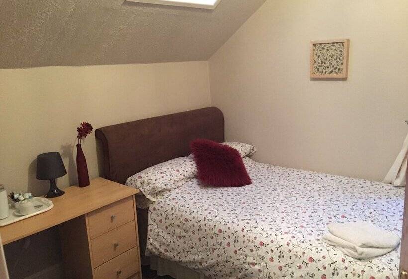 בית מלון כפרי West Vale Villa