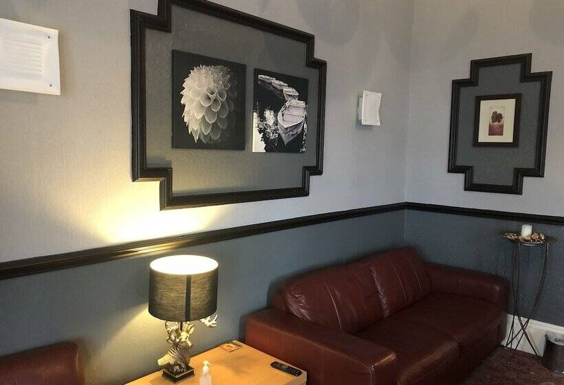 ホテル West Vale Villa