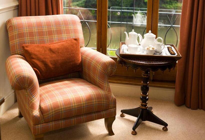 Отель Whitley Hall