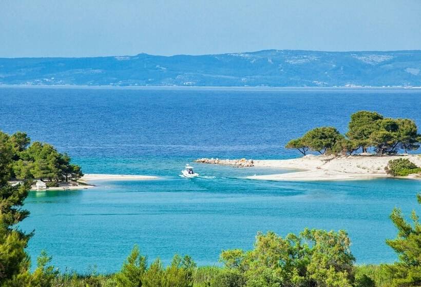 فندق Xenios Port Marina