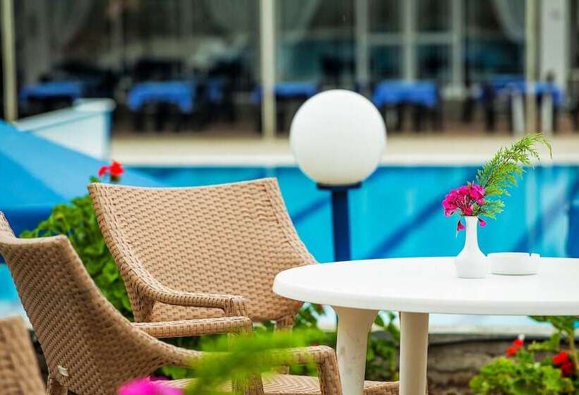 فندق Xenios Port Marina