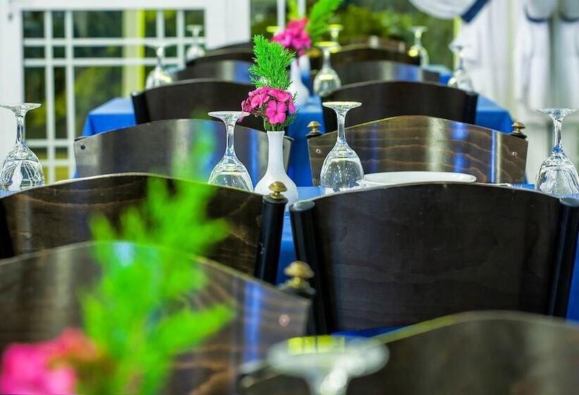 فندق Xenios Port Marina