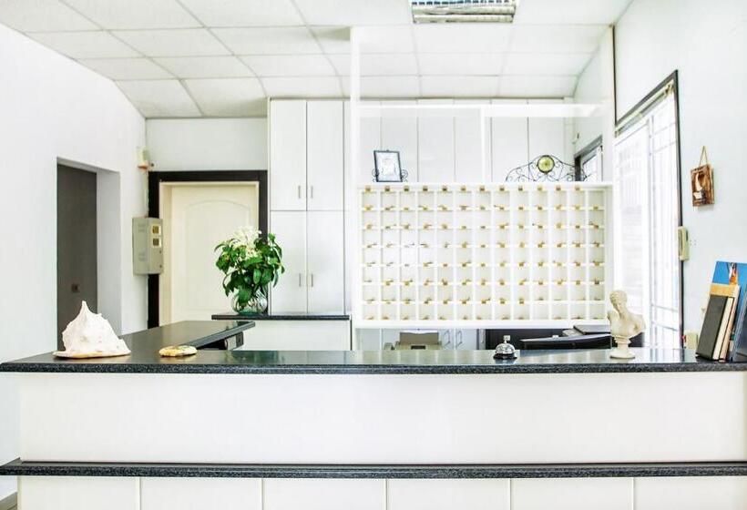 فندق Xenios Port Marina