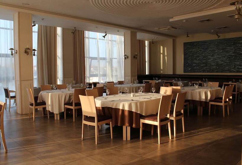 هتل Zolotoy Zaton