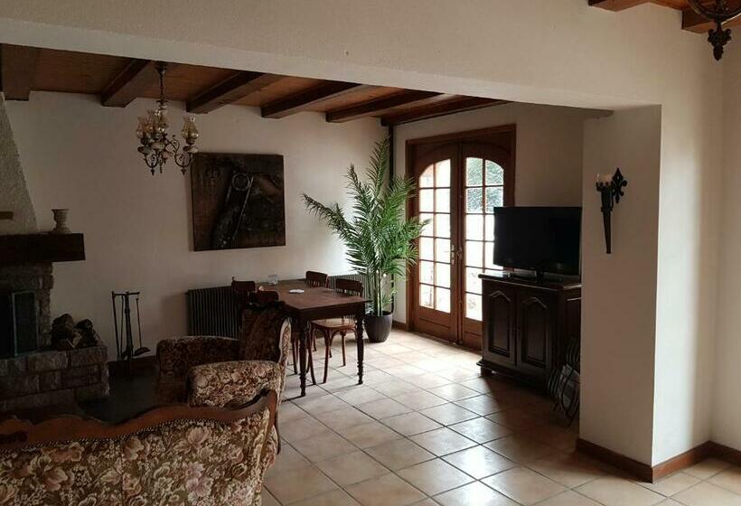 צימר Bed En Breakfast Le Chateau