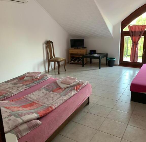 Bed and Breakfast Buzál Mórocza Pincészet és Szálláshely