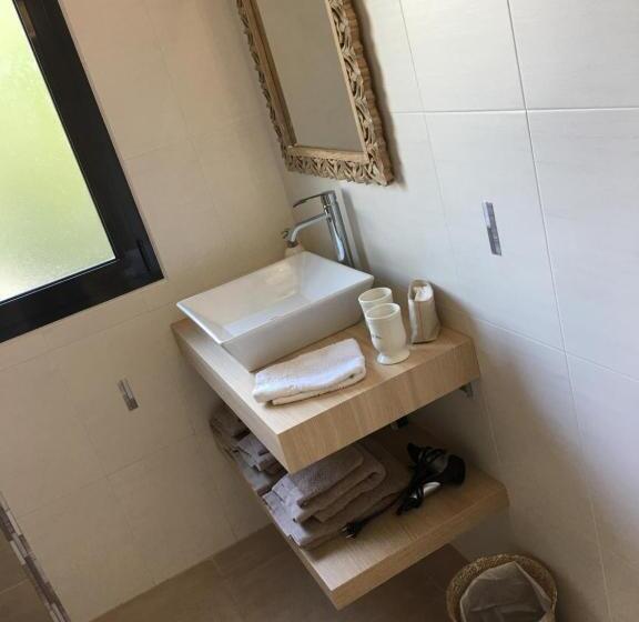 مبيت وإفطار Chambre Kercaves